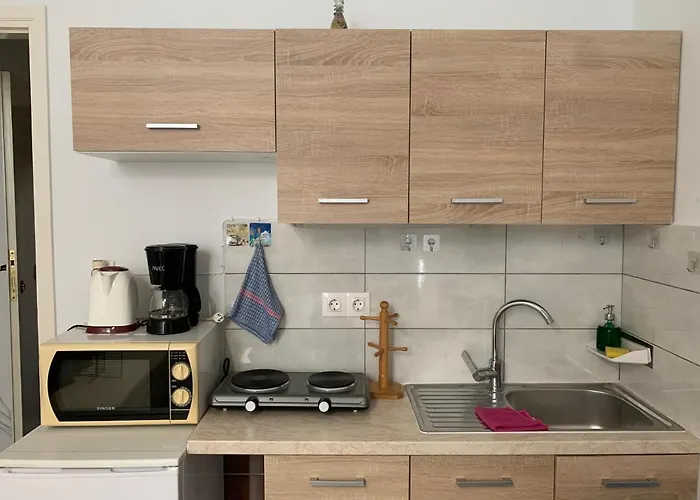 Holodek Apartments Goudi semi-basement