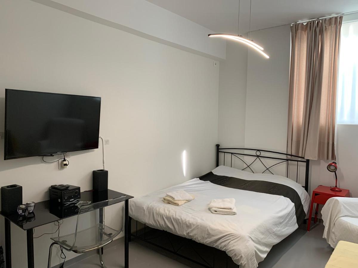 Holodek Ground & Semibasement Appartement